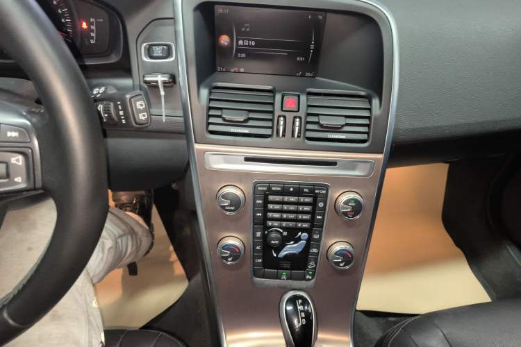 Used Volvo XC60 2017 T5 AWD Smart Upgrade Edition