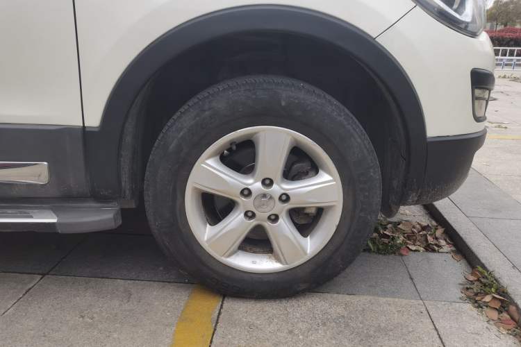 Used Haima S5 2015 1.6L Manual Comfort Model Right Front Wheel Hub