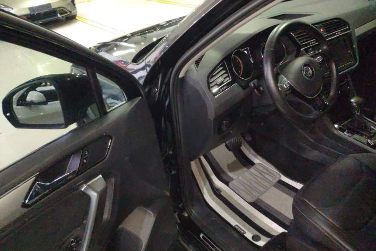 Used Volkswagen Tiguan L 2019 330TSI Automatic Two-Wheel Drive Panoramic Comfort Edition China V Standard Driver Seat