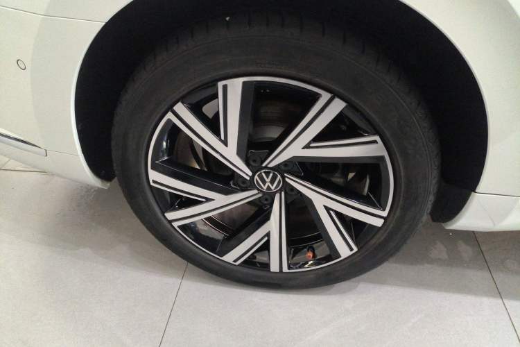 Used Volkswagen FAW-Volkswagen CC 2021 380TSI Striking Edition Right Rear Wheel Hub