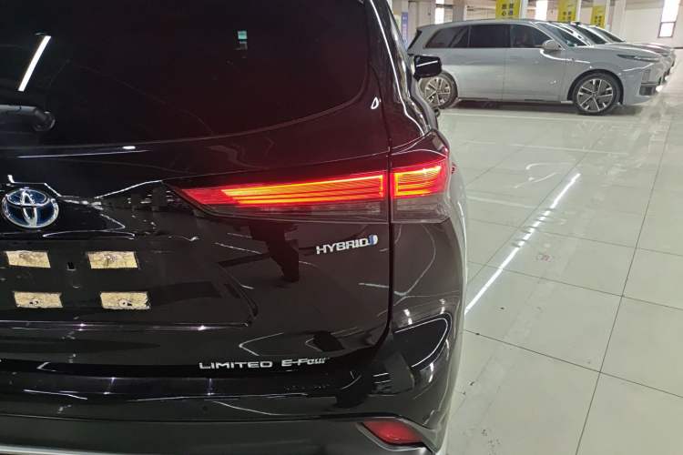 Used Toyota Crown Kluger 2022 2.5L HEV Four-Wheel Drive Flagship Edition Right Rear Taillight