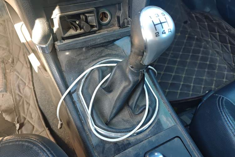 Used Zotye Z300 2014 1.5L Value Edition Manual Elite Model Gear Lever