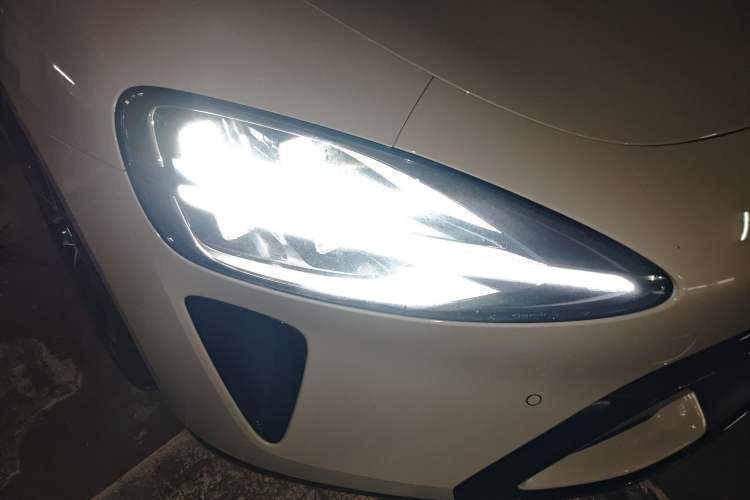 Used Xiaomi Auto SU7 2024 Four-Wheel Drive Ultra-Long Range Advanced Intelligent Driving Max Edition
