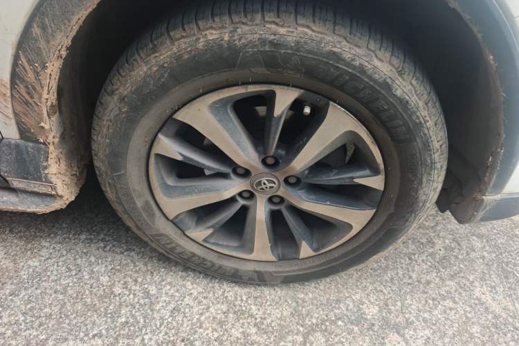 Used Toyota RAV4 2016 2.0L CVT Two-Wheel Drive Smart Edition China V Standard Right Front Wheel Hub