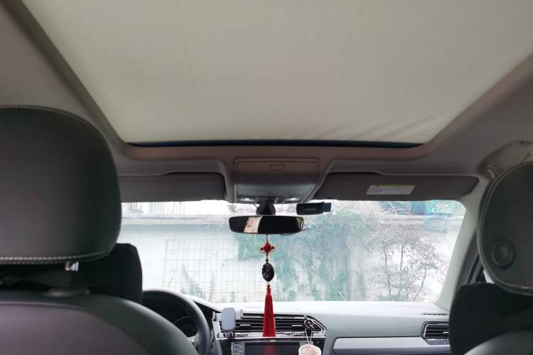 Used Volkswagen Tiguan L 2017 330TSI Automatic Two-Wheel Drive Luxury Edition Headliner