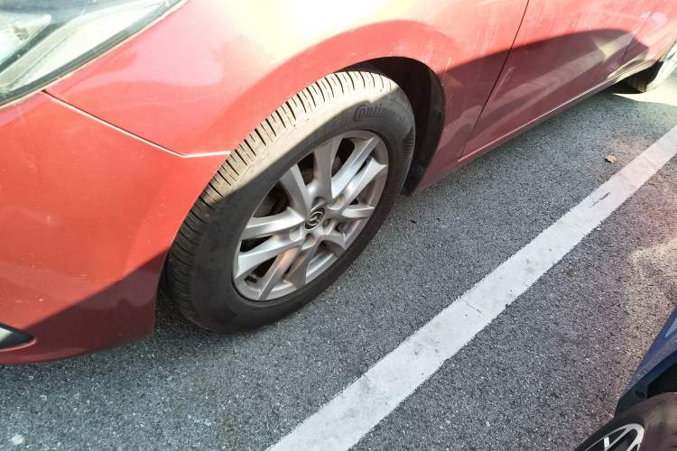 Used Mazda 3 Axela 2016 Hatchback 1.5L Automatic Comfort Model
