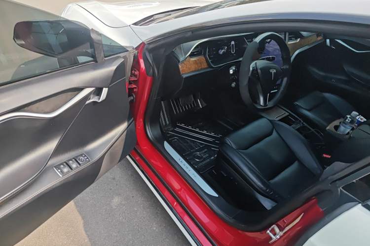 Used Tesla Model S 2019 Long-Range Version
