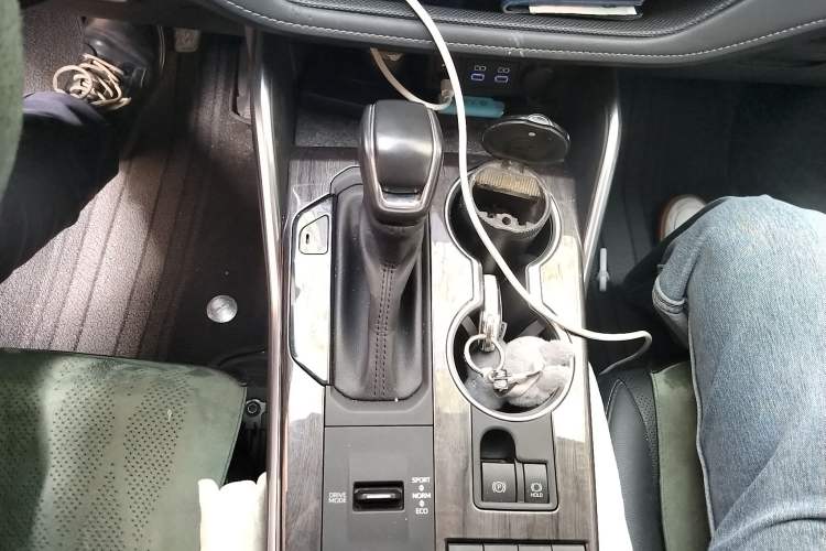 Used Toyota Highlander 2022 Dual-Engine 2.5L Four-Wheel Drive Supreme Edition 7-Seater Gear Lever