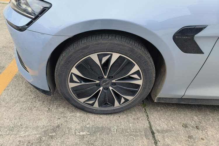 Used BYD Seal 2022 550 km Standard Range Rear-Wheel Drive Elite Version Left Front Wheel Hub