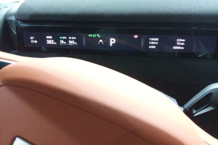 Used Geely Galaxy M9 2025 Model 230km Two-Wheel-Drive Exploration Edition Instrument Cluster