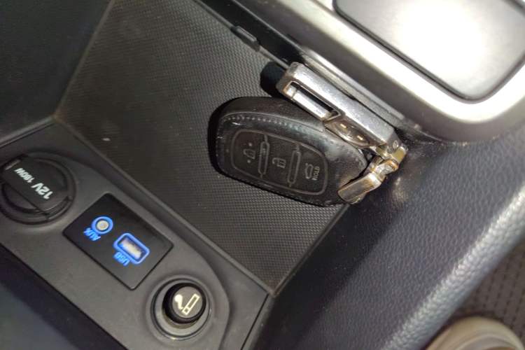 Used Hyundai ix25 2015 1.6L Automatic Two-Wheel-Drive Deluxe DLX Model