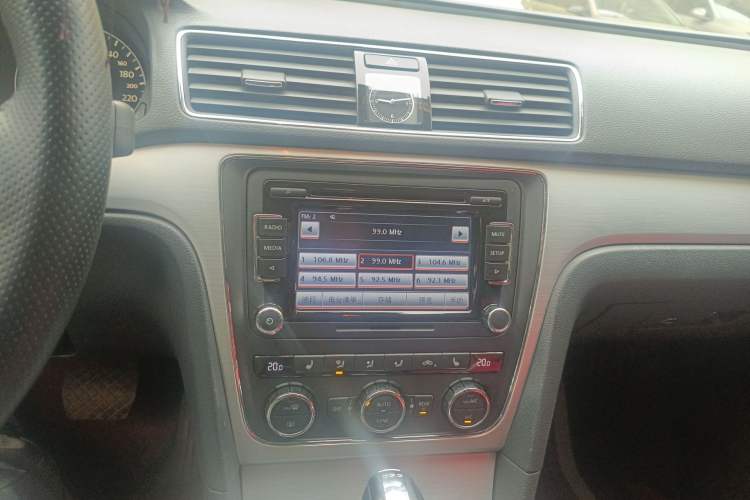 Used Volkswagen Passat 2014 1.8TSI DSG Prestige Edition Audio And AC Panel