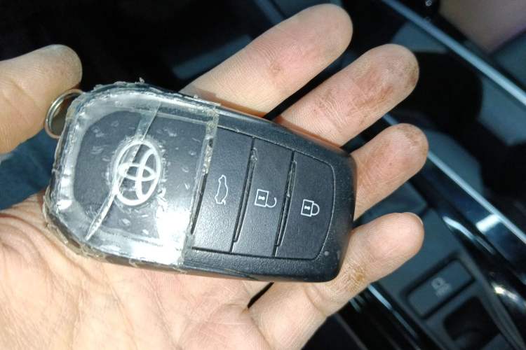 Used Toyota Camry 2024 Dual-Motor 2.0 HE Elite Edition
