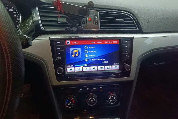 Used Volkswagen Lamando 2017 230TSI Manual Trend Edition
