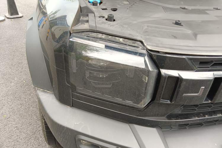 Used JETOUR Traveler 2023 2.0T All-Wheel Drive CrossPRO+ Right Front Headlight