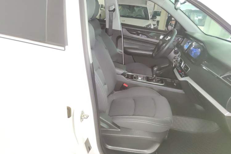 Used Cowin Xuanjie 2020 Revised Version 1.5L Manual - Yue Right Front Seat