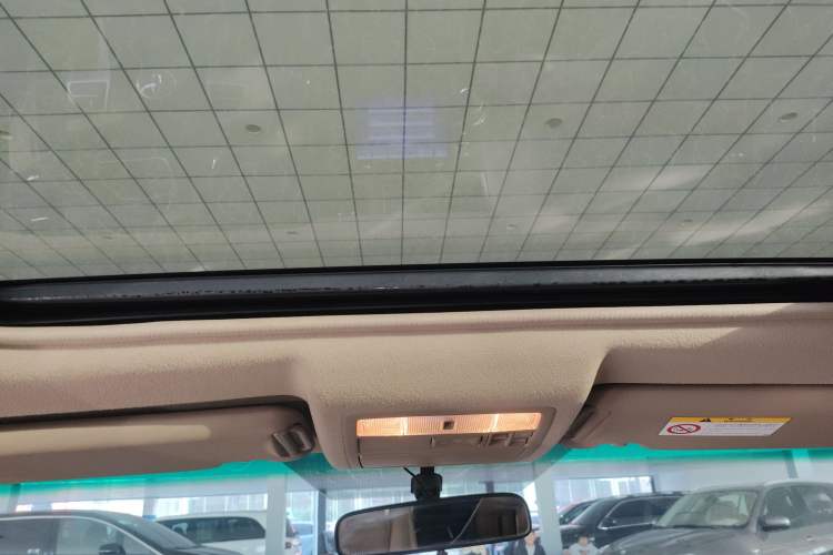 Used Toyota Highlander 2012 2.7L Two-Wheel Drive 7-Seater Luxury Edition
