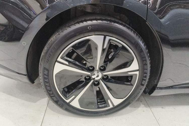 Used Nio ET5T 2025 75 kWh Touring Right Rear Wheel Hub