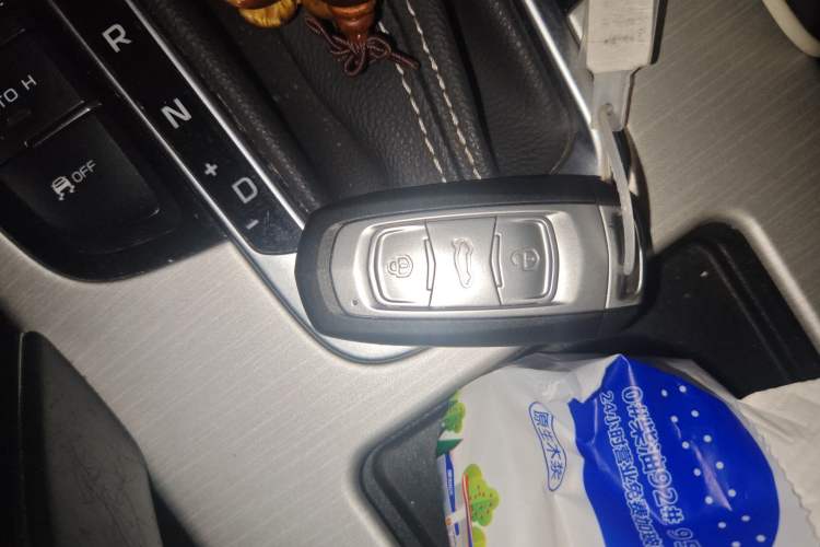 Used Geely Auto Emgrand X7 Sport 2018 1.8TD Automatic Two-Wheel Drive ZhiZun Model with 4G Connectivity