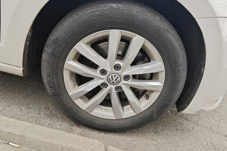 Used Volkswagen Touran 2018 Volkswagen Touran L 280TSI DSG Comfort Edition 7 Seats China V Emission Standard Right Front Wheel Hub