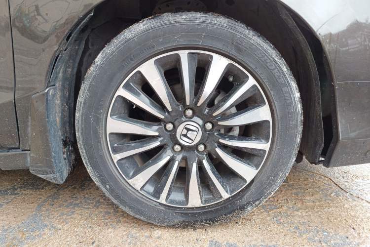 Used Honda Crider 2013 1.8L automatic luxury edition
