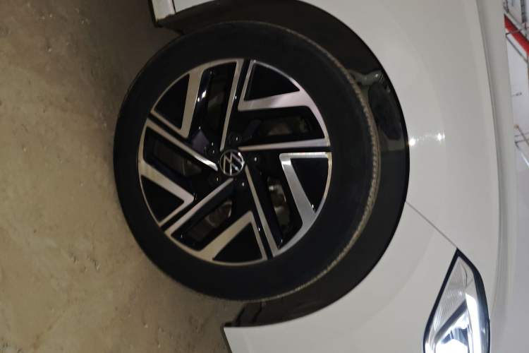 Used Volkswagen Sagitar 2023 280TSI DSG Beyond Lite Edition Right Front Wheel Hub