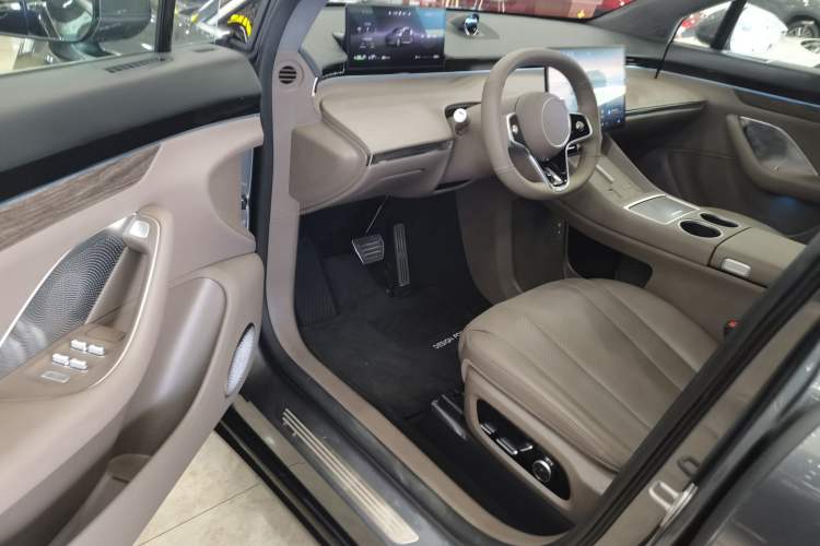 Used Hima Luxeed R7 2025 Range-Extended Version 251 km Max
