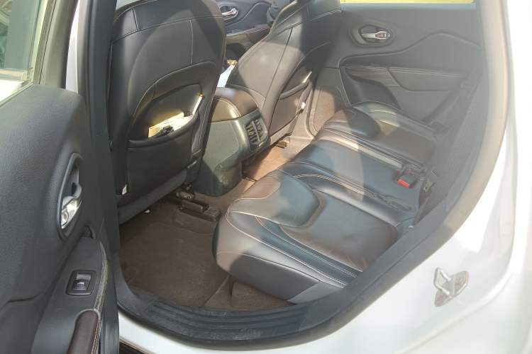 Used Jeep Cherokee 2016 2.4L Professional Smart Version