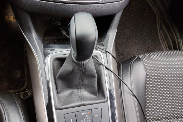 Used Peugeot 408 2018 Revised 350THP Automatic Luxury Edition Gear Lever