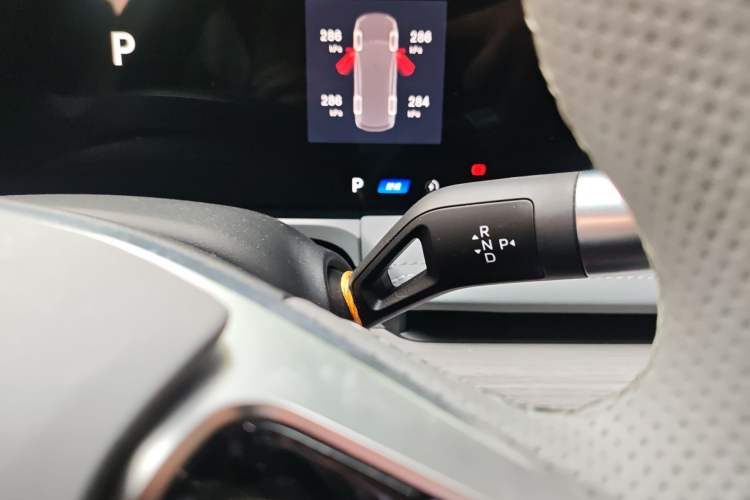 Used Geely Galaxy E8 2024 665 km Range Rear-Drive Starship Long-Range Version Gear Lever