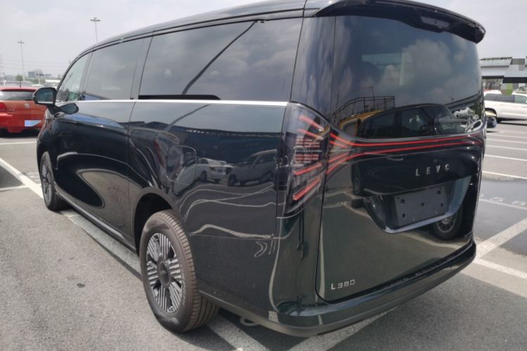 Used Geely Galaxy LEVC L380 2024 140-Degree 6-Seater All-Wheel-Drive Ultra Rear Left 45 Deg