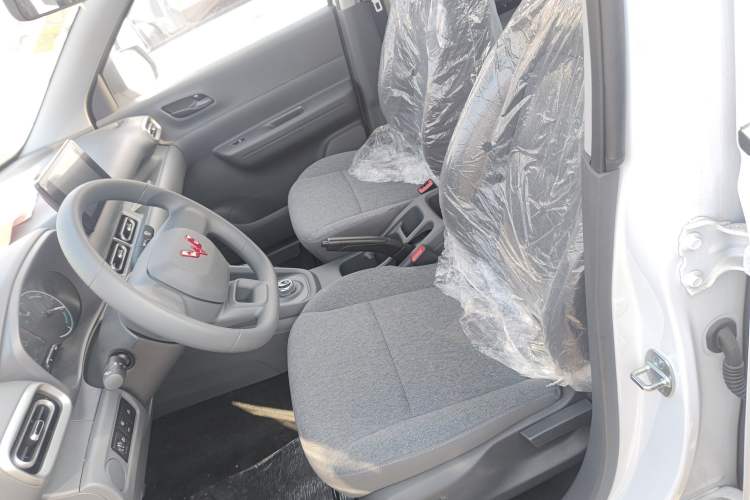 Used Wuling Hongguang New Energy 2025 Extended-Range Hybrid 50 km Standard Version