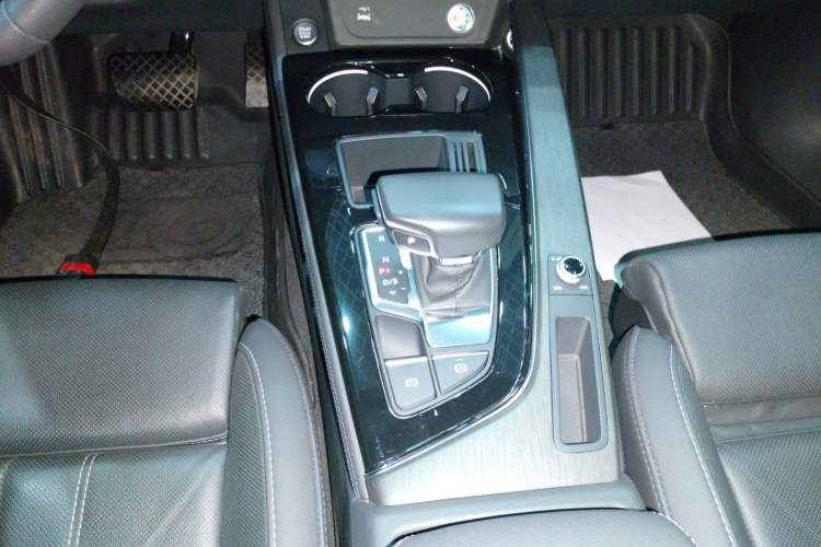 Used Audi A4L 2023 40 TFSI Luxury Dynamic Model
