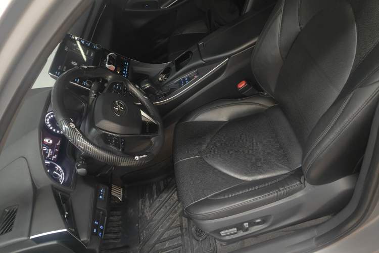 Used Toyota Avalon 2019 Dual-Engine 2.5L Luxury Edition China VI Standard