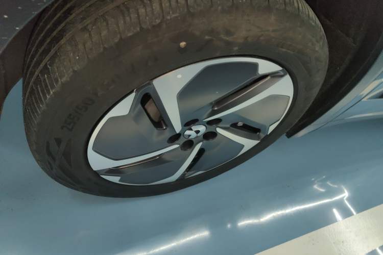 Used Nio ES8 2024 75 kWh Left Front Wheel Hub