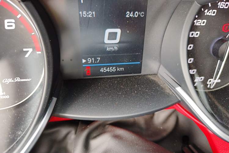 Used Alfa Romeo Stelvio 2017 2.0T 200HP Elite Edition Odometer Close Up