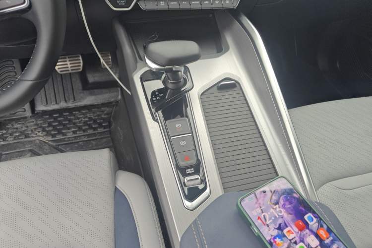 Used Geely Auto Preface 2021 Revised Version 2.0TD Luxury Edition Gear Lever