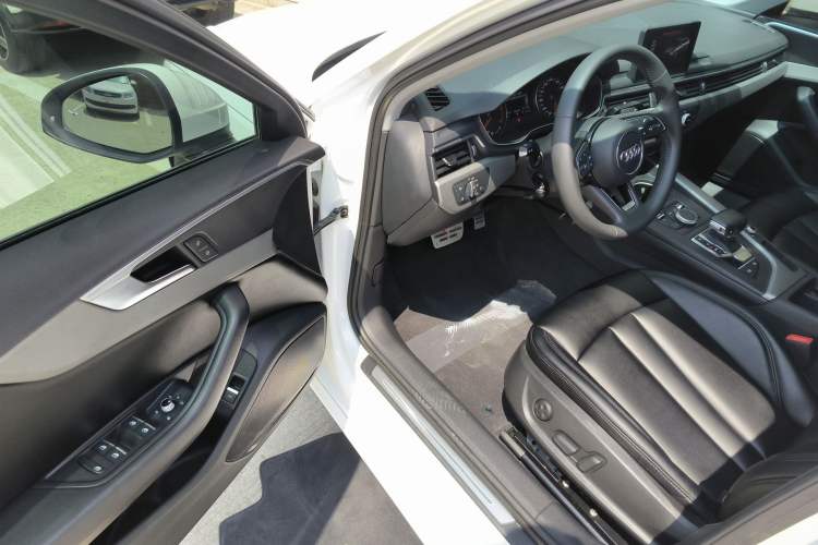 Used Audi A4L 2019 40 TFSI Ambition China VI
