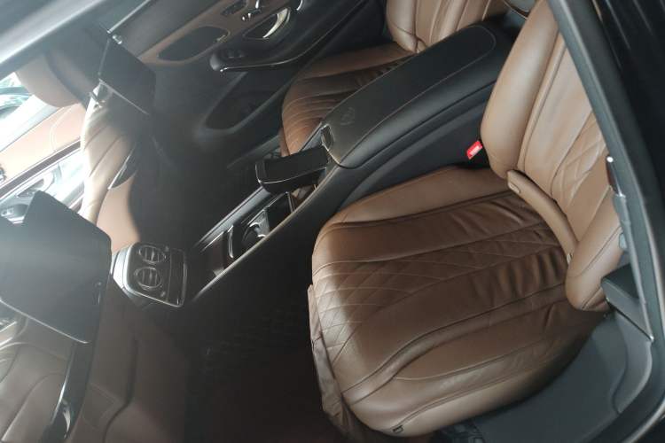 Used Mercedes-Benz Maybach S-Class 2020 S 450 4MATIC Left Rear Seat