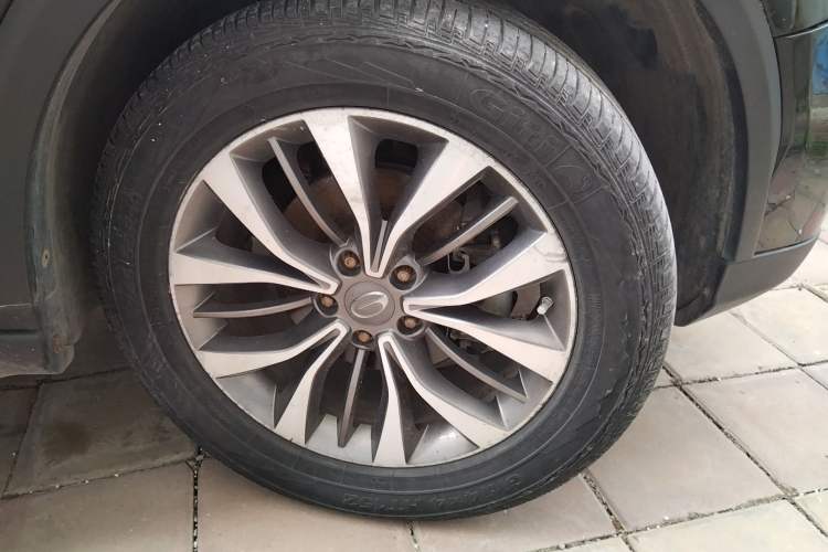 Used GAC Trumpchi GS8 2017 320T Two-Wheel Drive Luxury Smart Connectivity Version (7 Seats) Right Front Wheel Hub