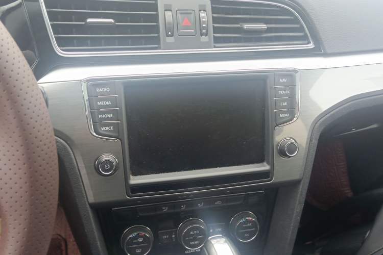 Used Volkswagen Lamando 2018 280TSI DSG Comfort Edition Audio And AC Panel