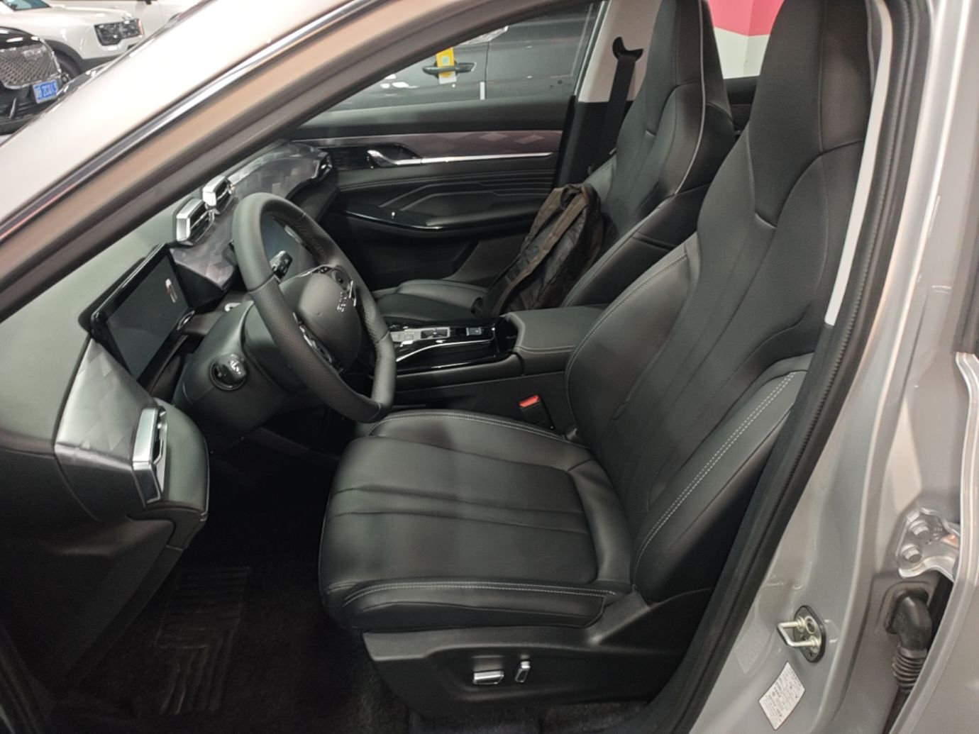 Dongfeng Aeolus Mage 2023 1.5T Luxury Edition — снимка 17