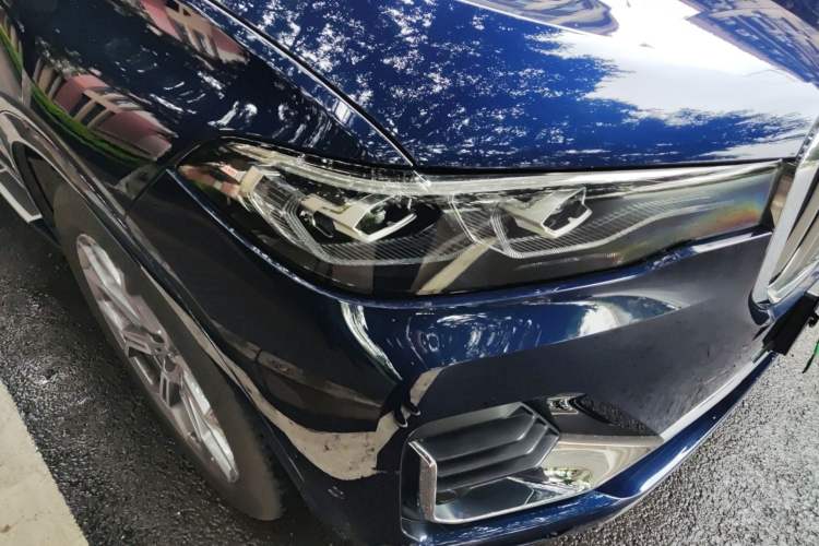 Used BMW X7 2021 xDrive40i Luxury Package with Leading Features Right Front Headlight