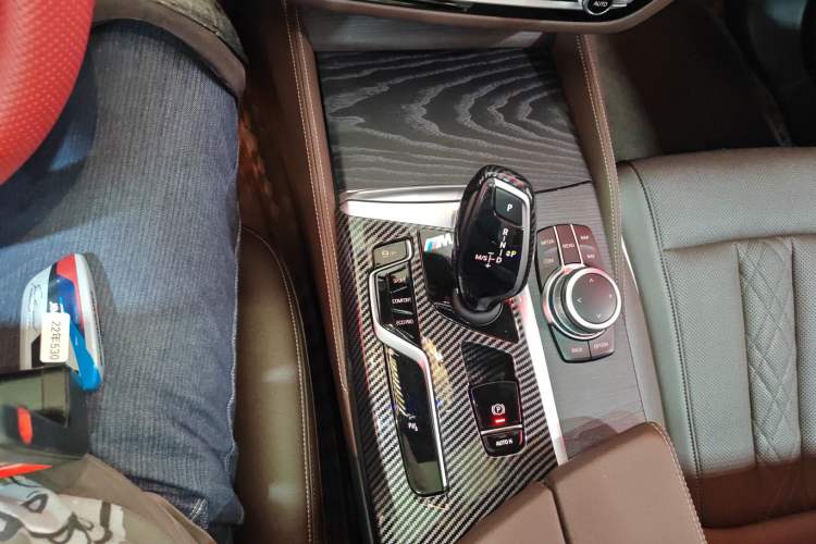 Used BMW 5 Series 2022 Restyled 530Li Leading Edition M Sport Package Gear Lever