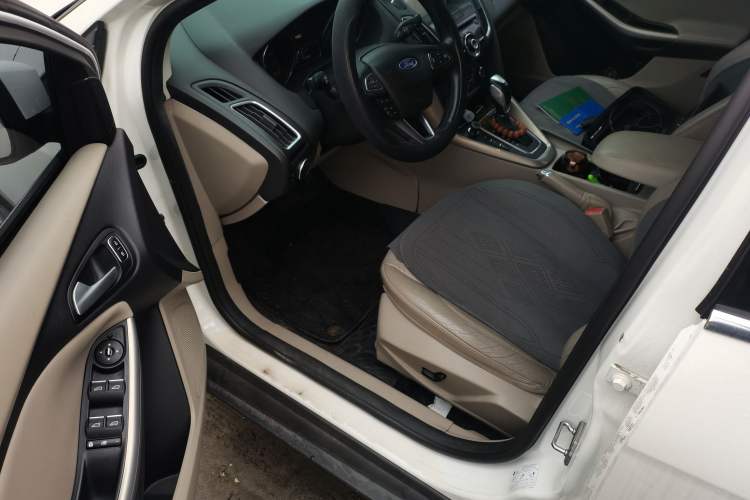 Used Ford Focus 2015 Sedan EcoBoost 180 Automatic Flagship Model