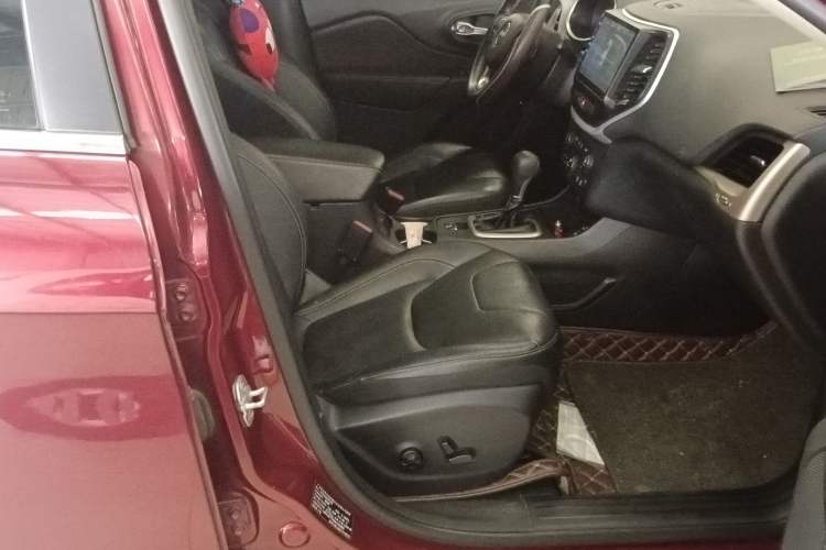 Used Jeep Cherokee 2017 2.4L Leading Edition
