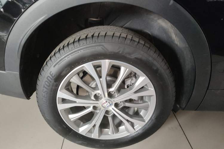 Used Buick Envision 2023 Encore Plus 652T Five-Seat Luxury Model Right Rear Wheel Hub