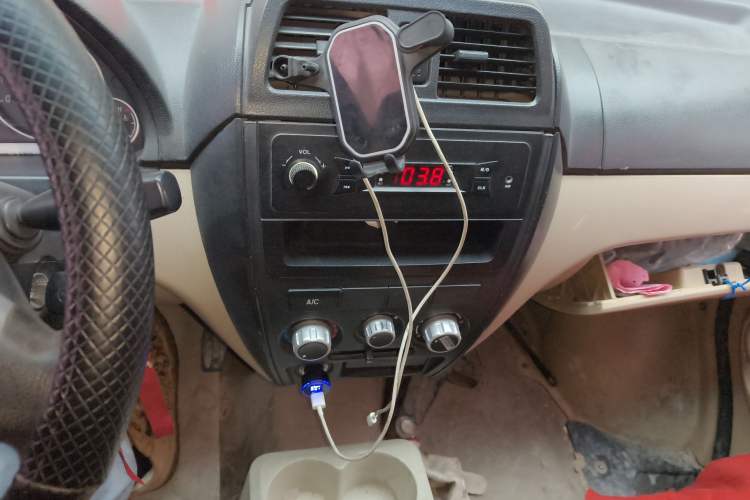 Used Dongfeng Xiaokang C37 2016 1.5L Standard II DK15-06 Audio And AC Panel