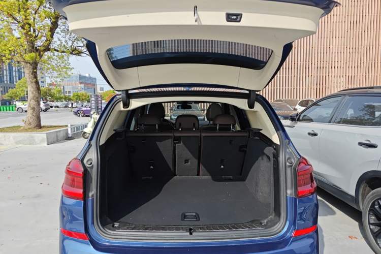 Used BMW X3 2018 xDrive25i M Sport Package China VI Trunk