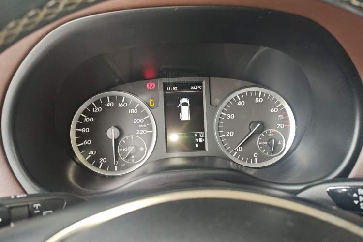 Used Mercedes-Benz Vito 2018 2.0T Business Version China VI Emission Standard Instrument Cluster